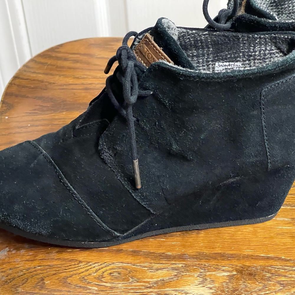 Tom’s black boots-size 7.5